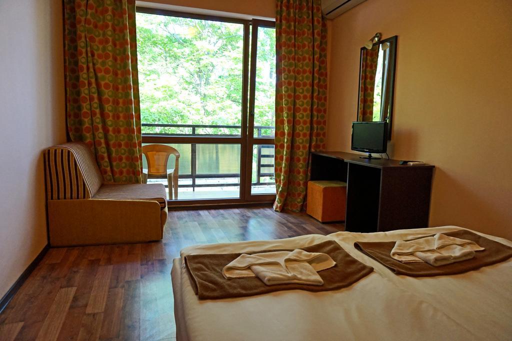Bisser Hotel - Free Parking - Free Pool Access Balchik Luaran gambar