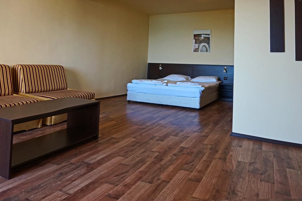 Bisser Hotel - Free Parking - Free Pool Access Balchik Luaran gambar