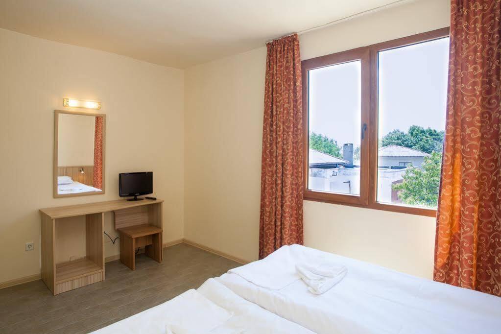 Bisser Hotel - Free Parking - Free Pool Access Balchik Luaran gambar