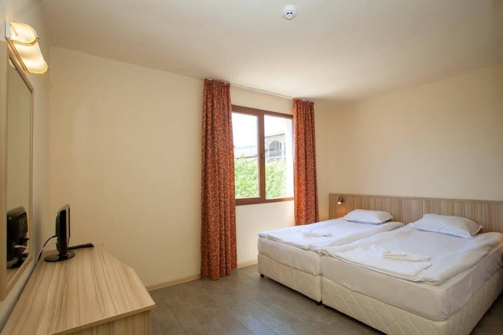 Bisser Hotel - Free Parking - Free Pool Access Balchik Luaran gambar